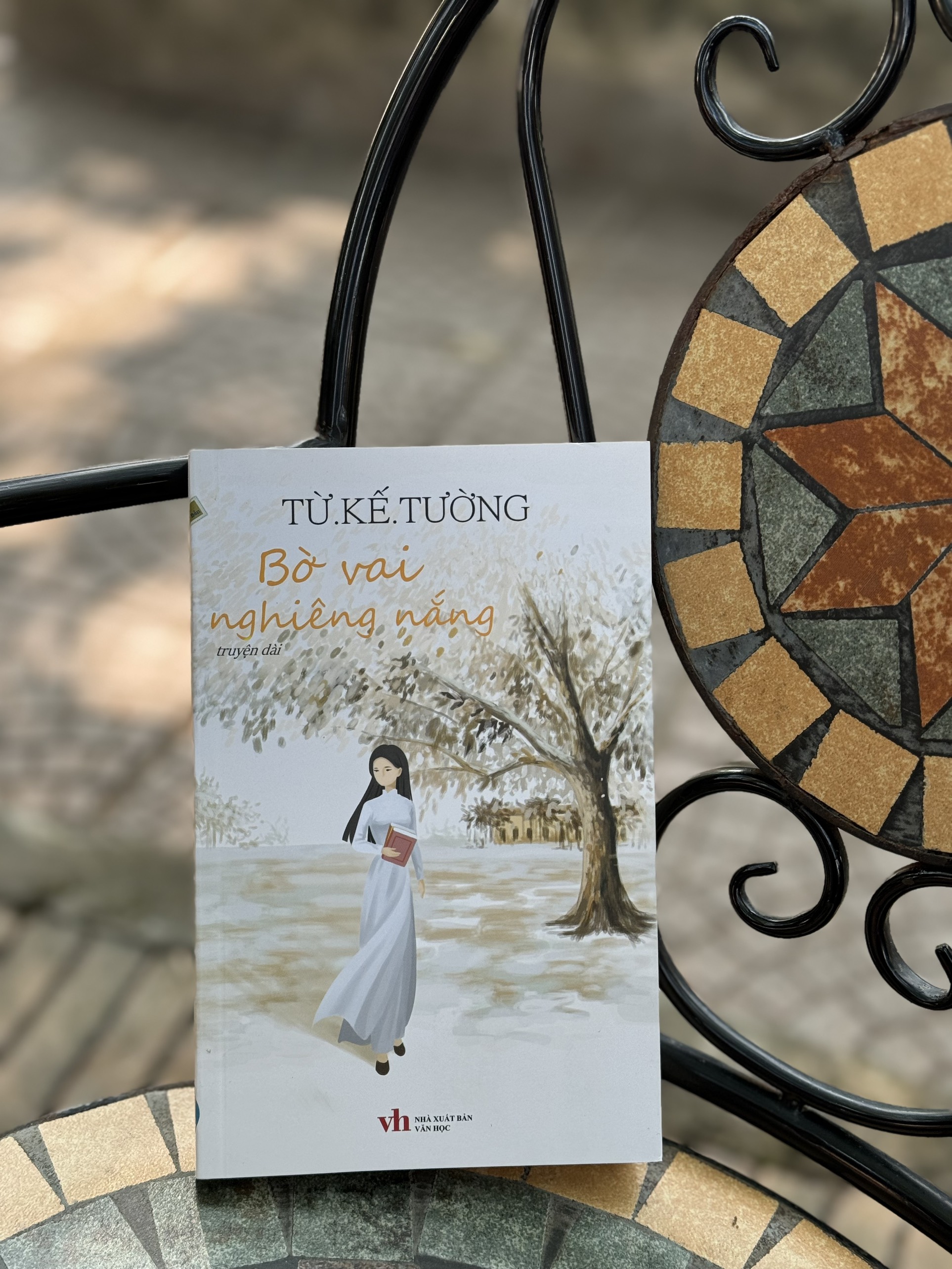 [Ấn bản 2023] BỜ VAI NGHIÊNG NẮNG - Từ.Kế.Tường – Hanoi Books - NXB Văn Học