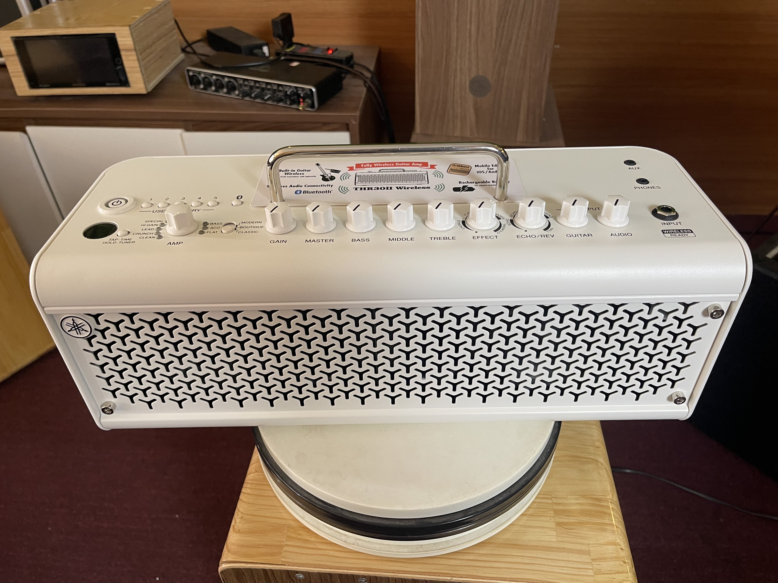 Ampli Guitar Yamaha THR30II Wireless White (màu trắng)