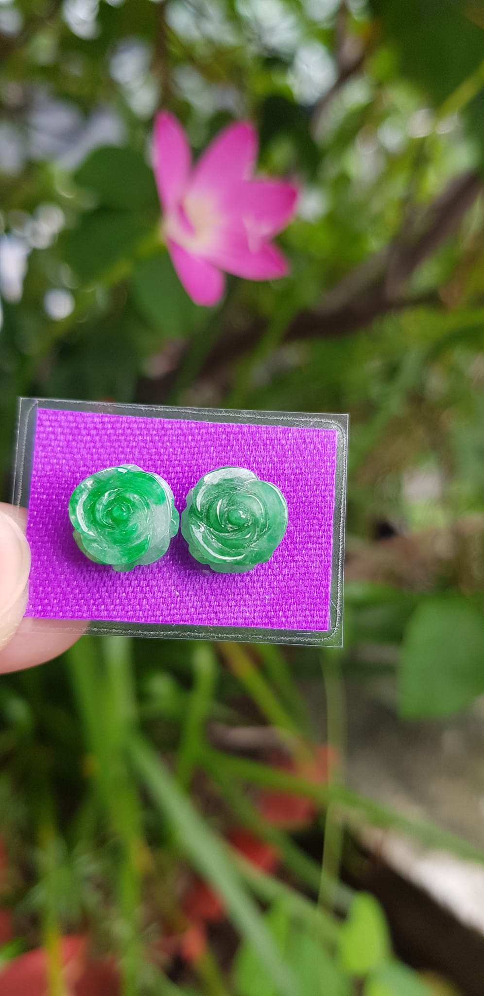 Đôi bông tai nữ mới bông hồng nổi đẹp size đk 10mm x cao 5mm đá cẩm thạch xanh tự nhiên lý tươi xíu trắng nhẹ rất xinh các Chị em về bọc vàng lên đeo đẹp sang tai lắm nhé