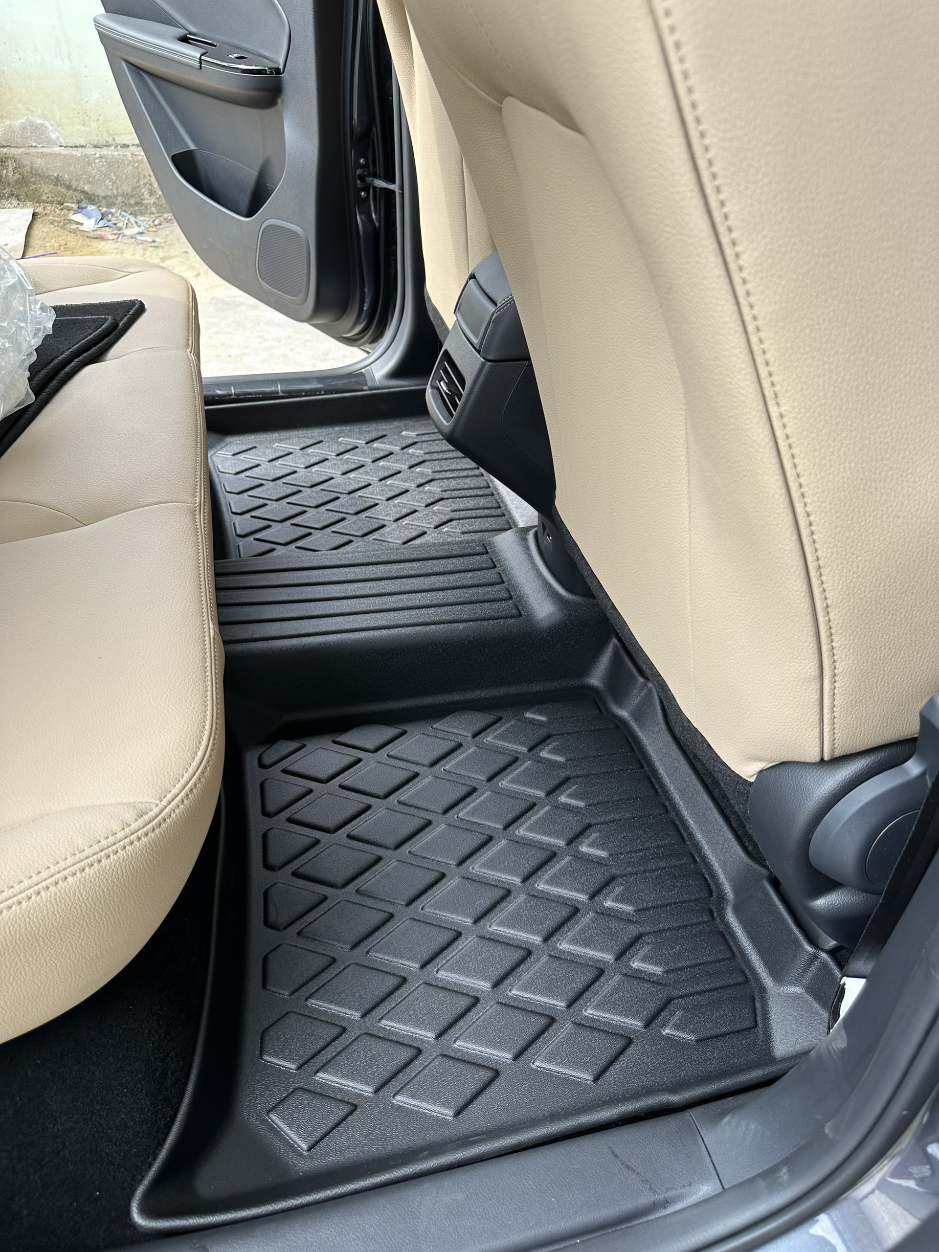 Thảm lót sàn xe ô tô VinFast VF e34 Nhãn hiệu Macsim chất liệu nhựa TPE
