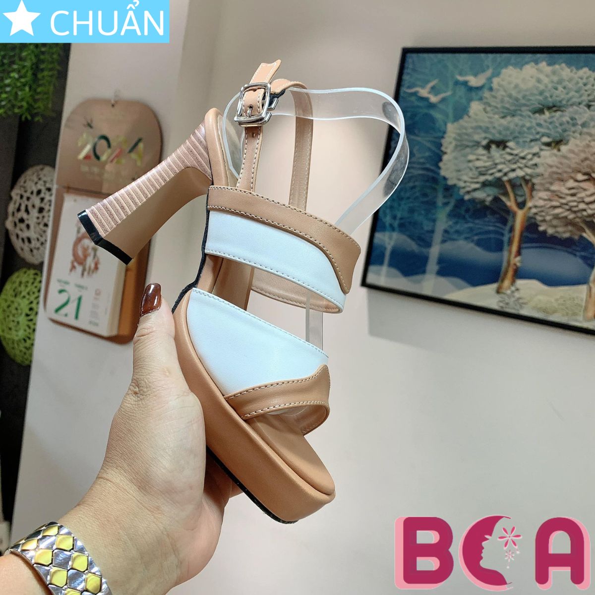 Xăng đan cao gót nữ phối màu 8 phân RO628 ROSATA tại BCASHOP gót kiểu gỗ nhìn sang và độc lạ, quai sau cài tiện lợi