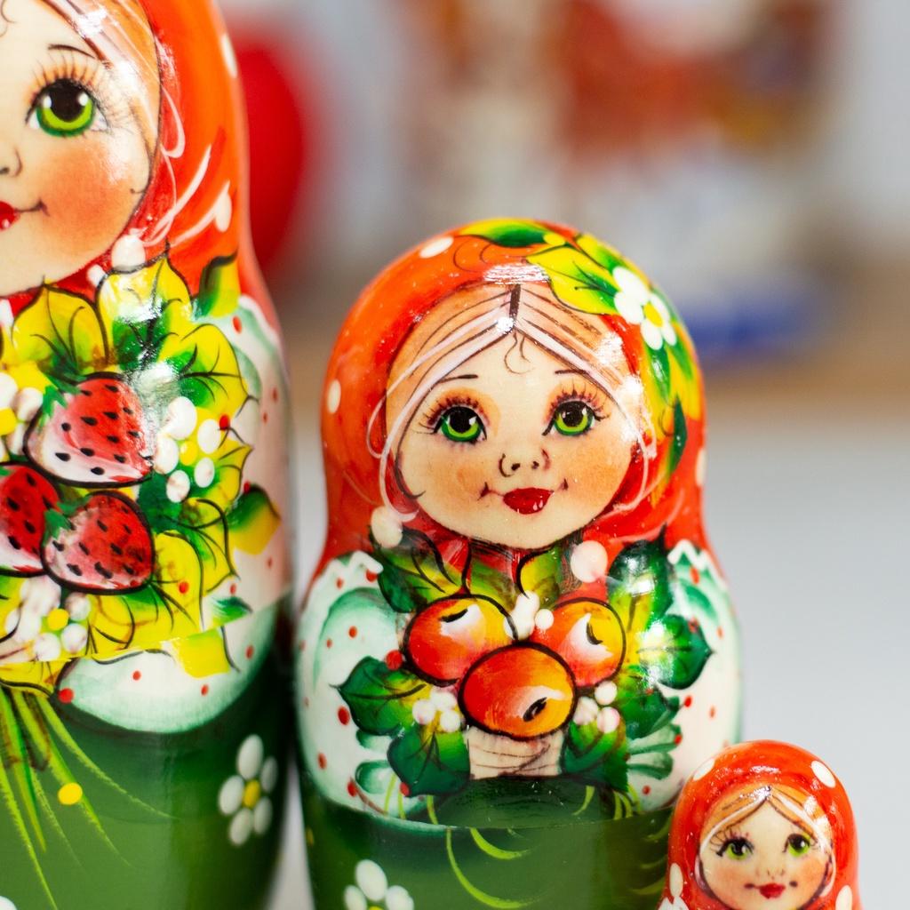 BỘ BÚP BÊ NGA MATRYOSHKA 5 LỚP 15CM "MISA ÔM DÂU TÂY" CỰC DỄ THƯƠNG