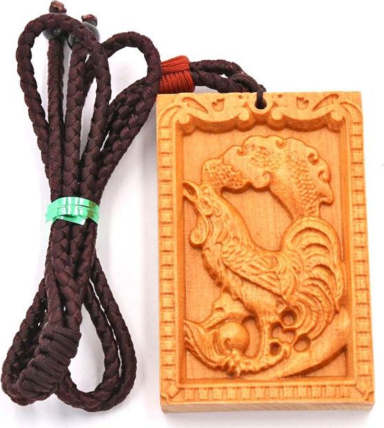 Vòng cổ mặt gỗ hoàng đàn khắc hình tuổi Dậu DTD2
