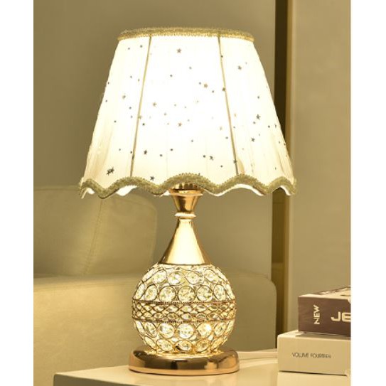 Đèn ngủ - đèn để bàn DB09 chất liệu pha lê, chụp vải cao cấp. Ánh sáng dịu nhẹ cho không gian nhà thêm xinh