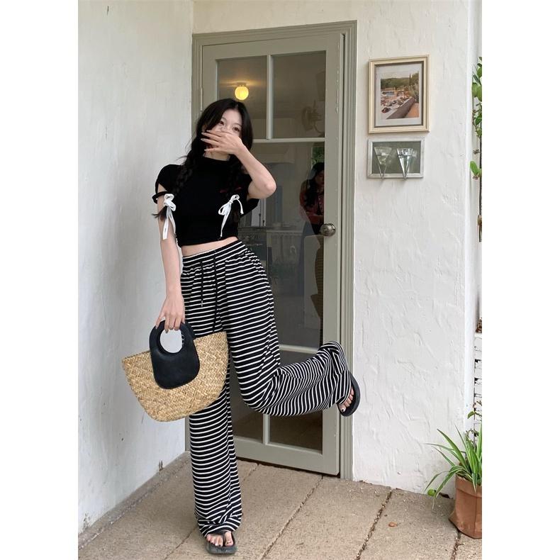 Bộ Áo Croptop Nữ In Chữ Kèm Quần Culottes