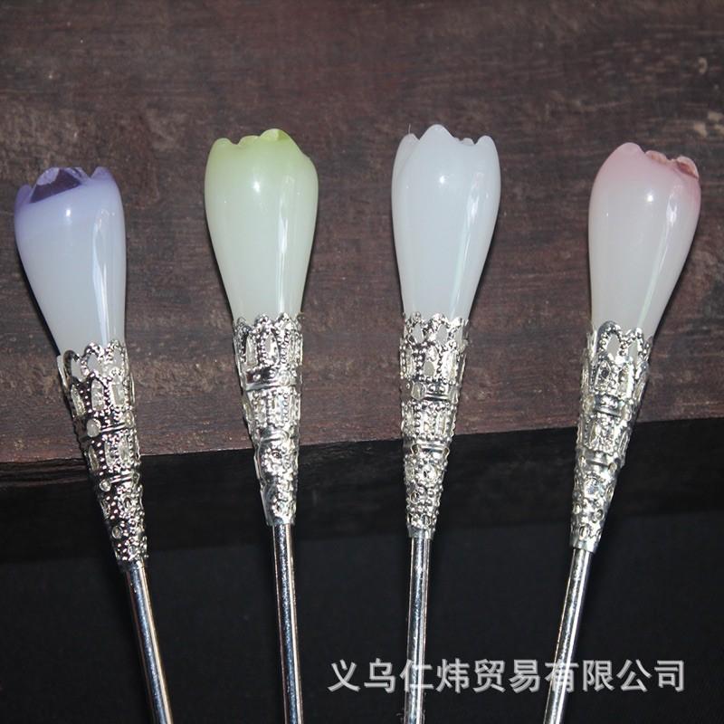 Trâm màu trắng cài tóc cổ trang