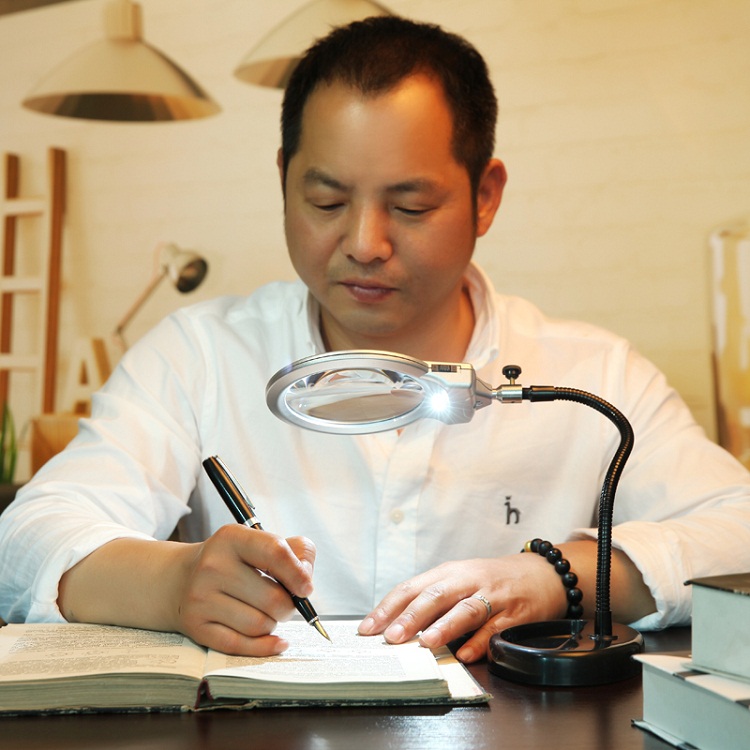 Kính lúp đế ê-líp đọc sách báo có đèn chuyên dụng, thấu kính chất lượng cao cấp