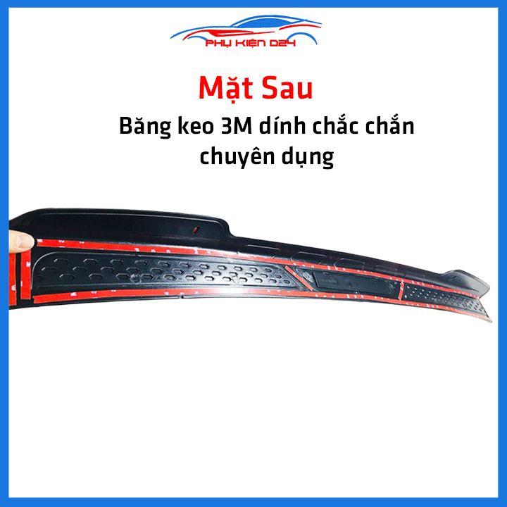 Ốp chống trầy cốp ngoài nhựa đen Innova 2017-2018-2019-2020-2021-2022 mẫu phản quang chống xước trang trí xe