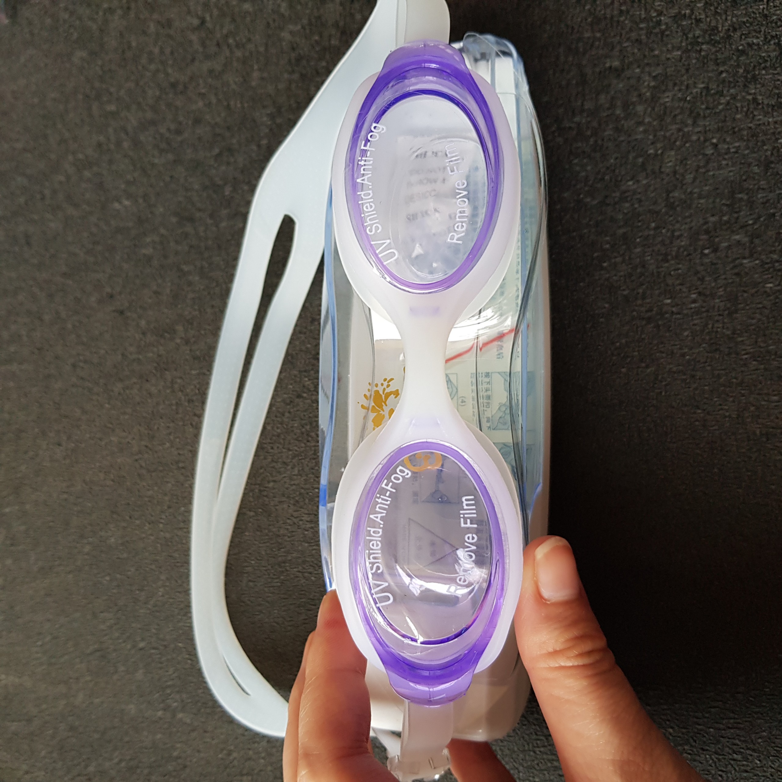 Kính bơi trẻ em chất liệu silicon siêu mềm kèm hộp đựng và doang bịt tai