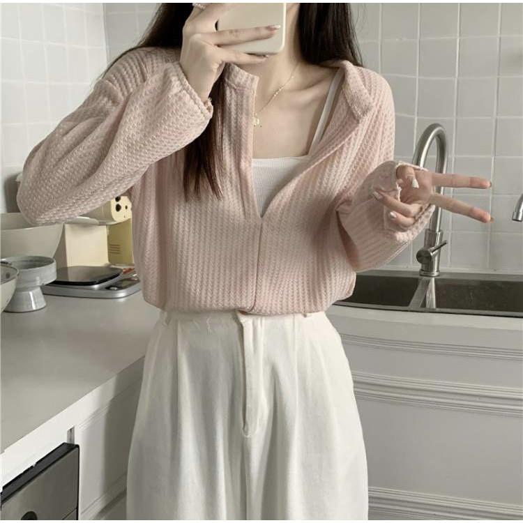 Bộ Áo Thun Hai Dây Kèm Áo Croptop Vải Tổ Ong Tay Bo Chun Dài Tay