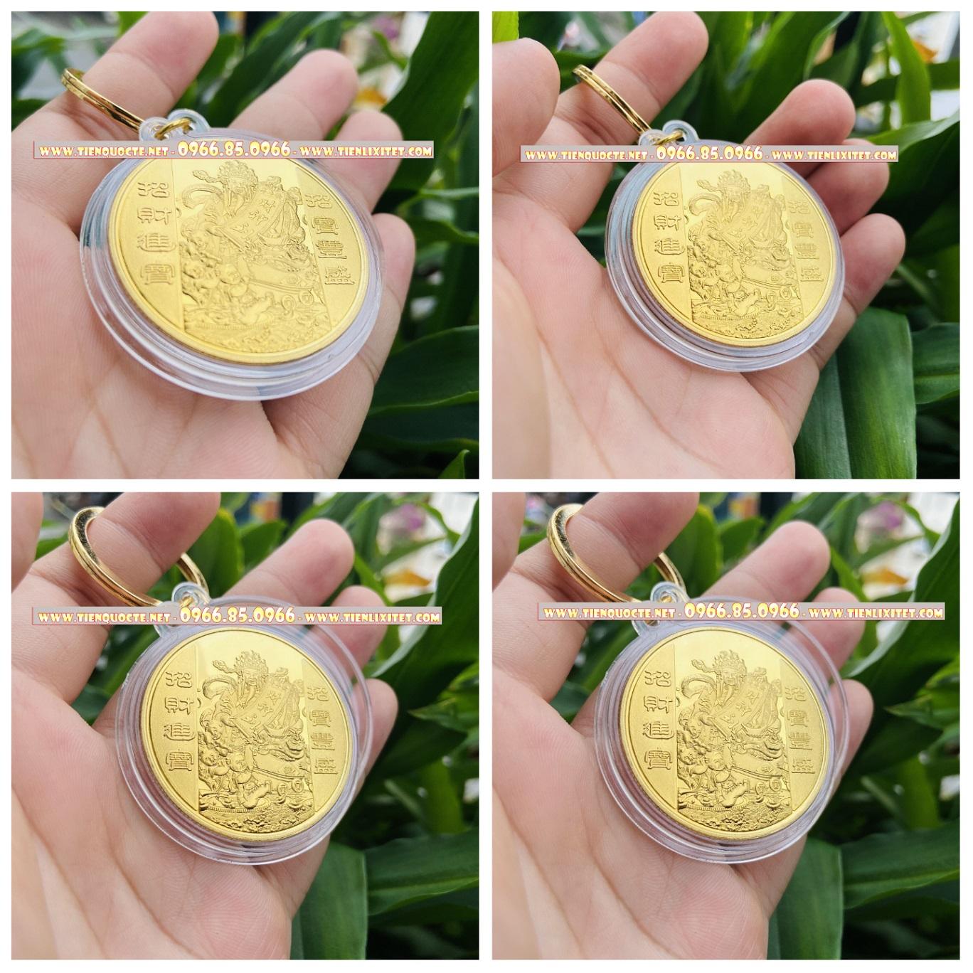 Quà tết sang trọng lì xì Móc khóa Đồng xu phong thủy hình Thần Tài Niken mạ vàng kèm hồng bao LGLSC000057