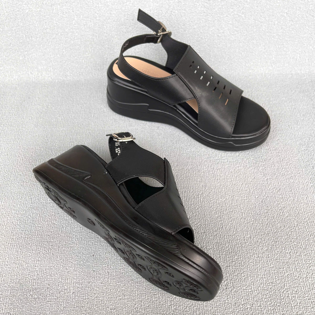 Giày Xăng đan nữ 7cm thời trang đế bằng pu siêu nhẹ màu đen Trường Hải XD145
