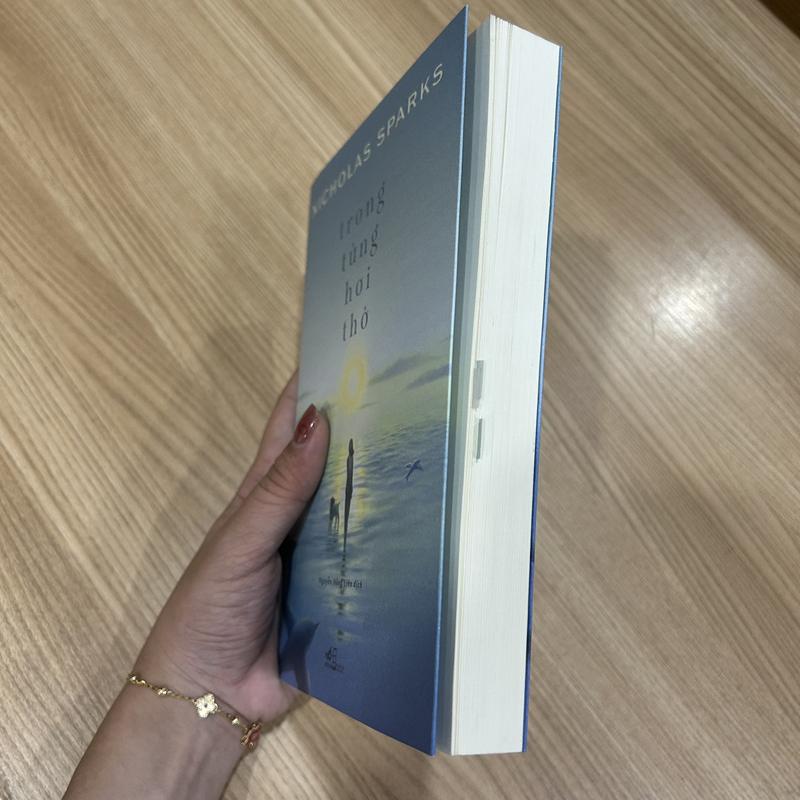 Sách - Trong từng hơi thở (Nicholas Sparks) (Nhã Nam HCM)
