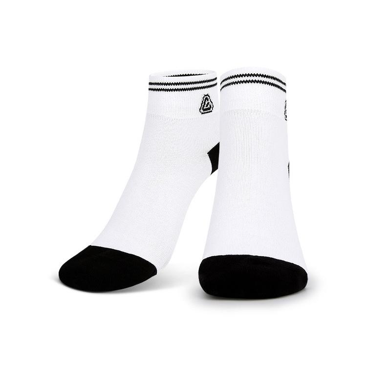 Tất ngắn golf nữ WZ014 - Chất liệu 99.99% sợi cotton. Co giãn bốn chiều Tất co dãn tốt, tạo cảm giác thoải mái, êm ái