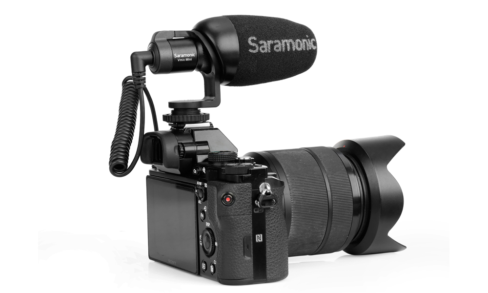 Micro Thu Âm Không Dây Saramonic Vmic Mini Cho Máy Ảnh DSLR và Điện Thoại Thông Minh - Có Thể Dễ Dàng Bắt Đầu Quay Video Các Cuộc Phỏng Vấn/ Làm Việc Tại Nhà Hoặc Trên Đường Đi. - Hàng Chính Hãng