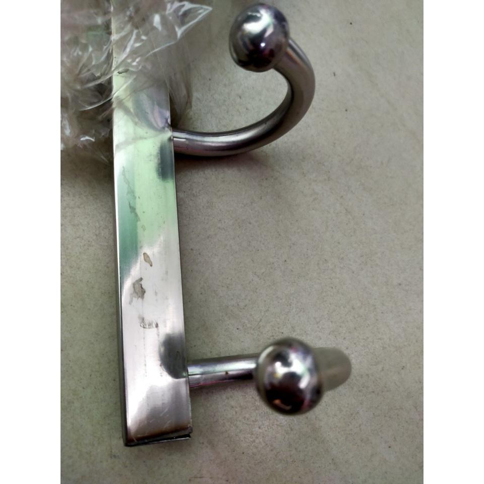Móc treo quần áo gắn tường inox loại rẻ