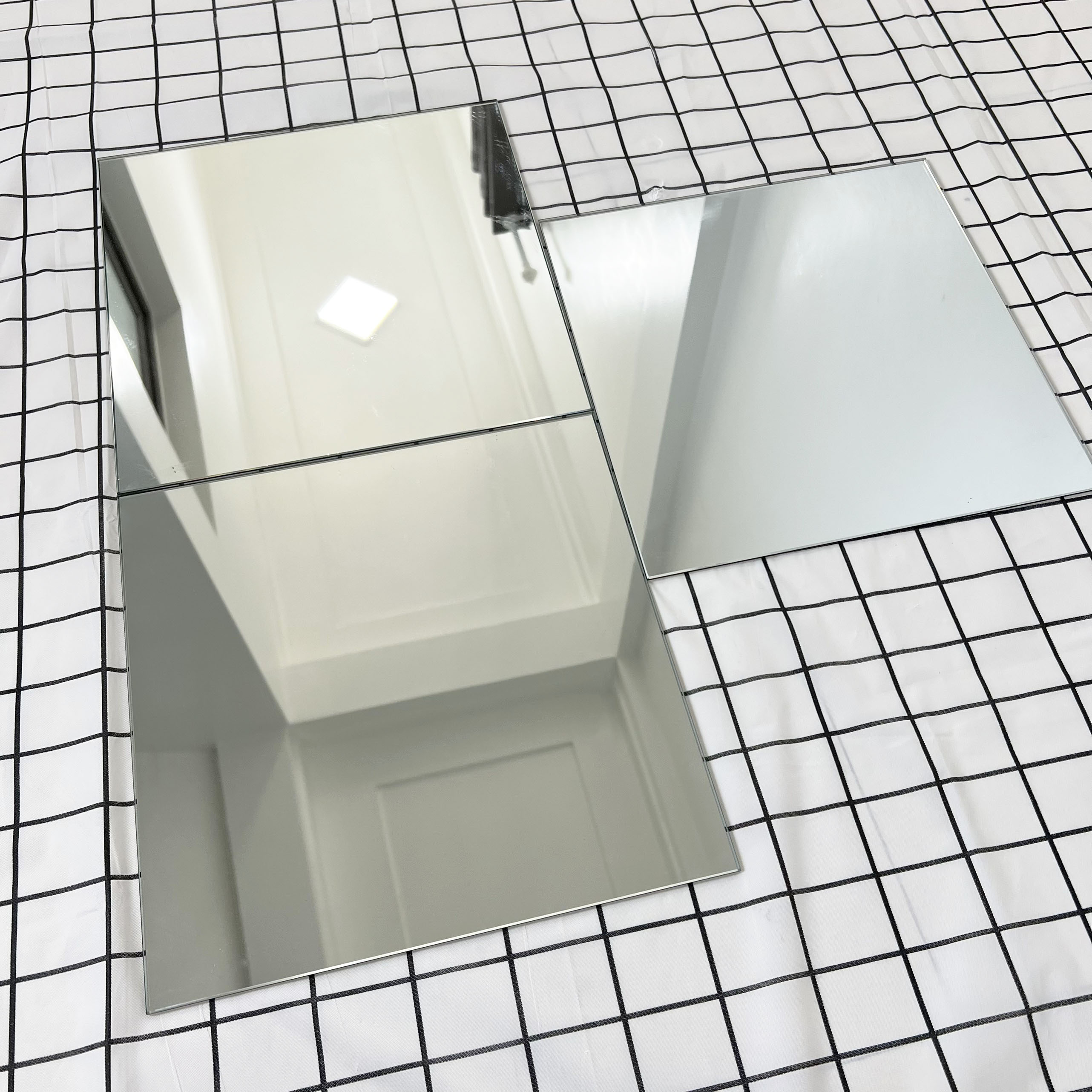 Gương Dán Tường Cao Cấp DLQ INTERIORS Nội Thất Decor Phòng Kích Thước 20x20cm, 25x25cm, 30x30cm