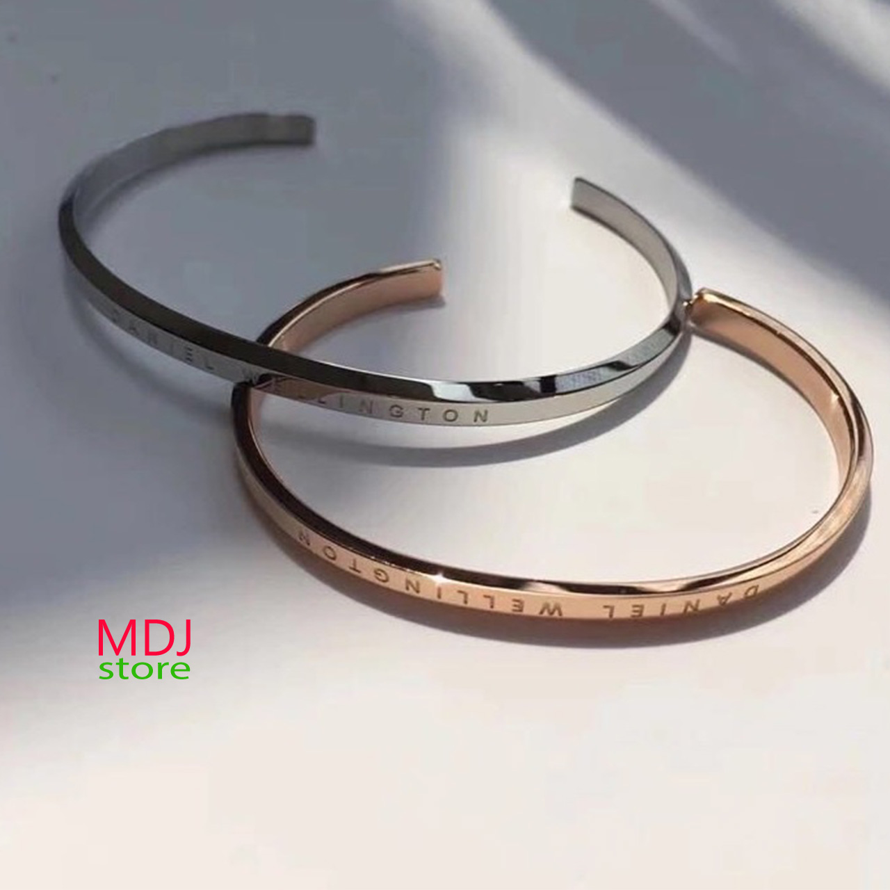 Cuff tay chữ C DW ver1 thép Titaninum không rỉ loại đẹp, Lắc tay đôi MDJ thép sáng bóng