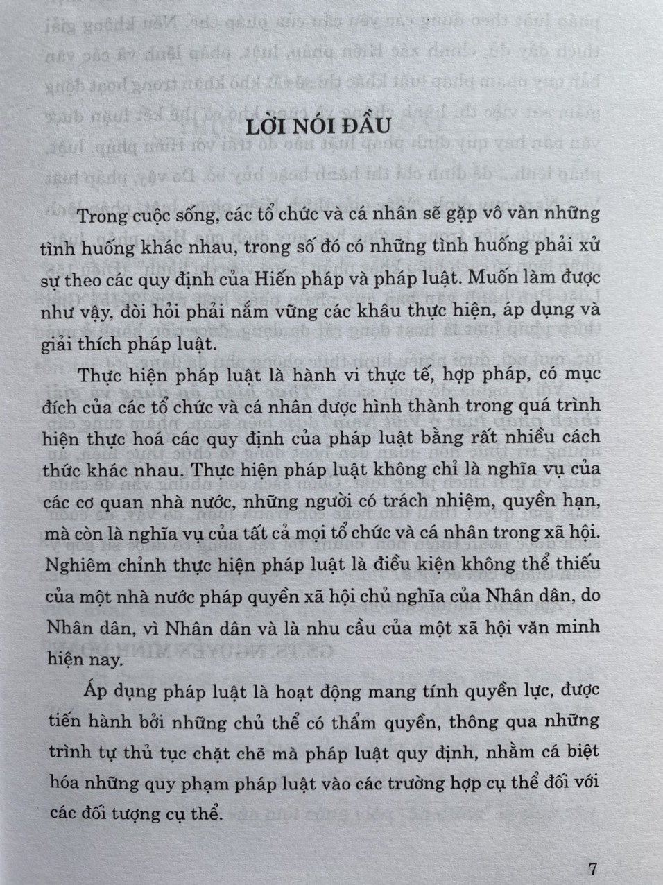 Thực hiện,áp dụng và giải thích pháp luật ở Việt Nam