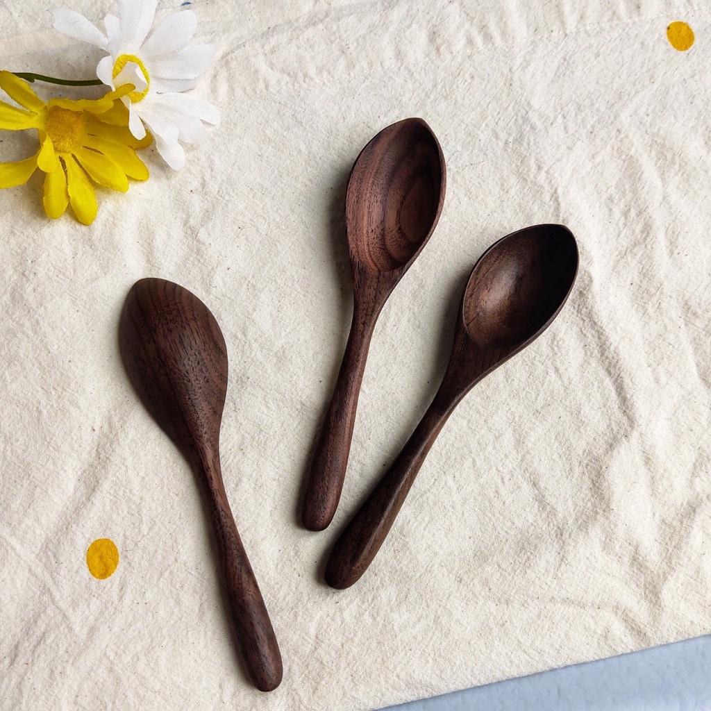 Thìa/Muỗng Óc Chó Tự Nhiên Miệng Méo 15.5x3.5cm, Thìa Ăn Cơm An Toàn, Thìa Chụp Ảnh Decor Xinh Xắn