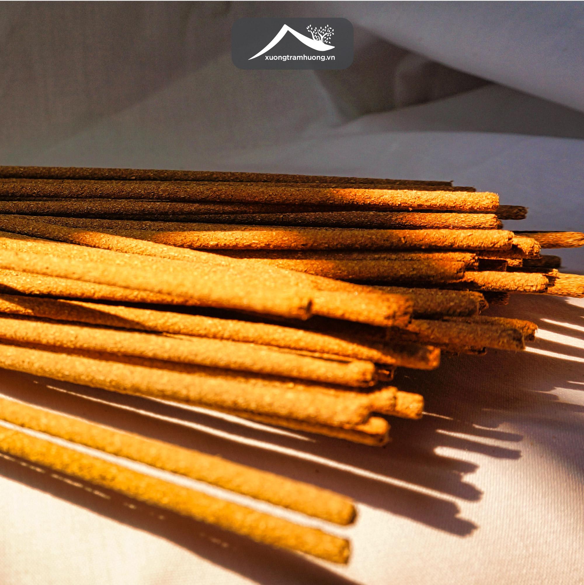 Nhang Trầm Hương Sạch Xưởng Trầm Hương Thơm Đậm An Toàn Hộp 100 Cây Xông Nhà Tẩy Uế