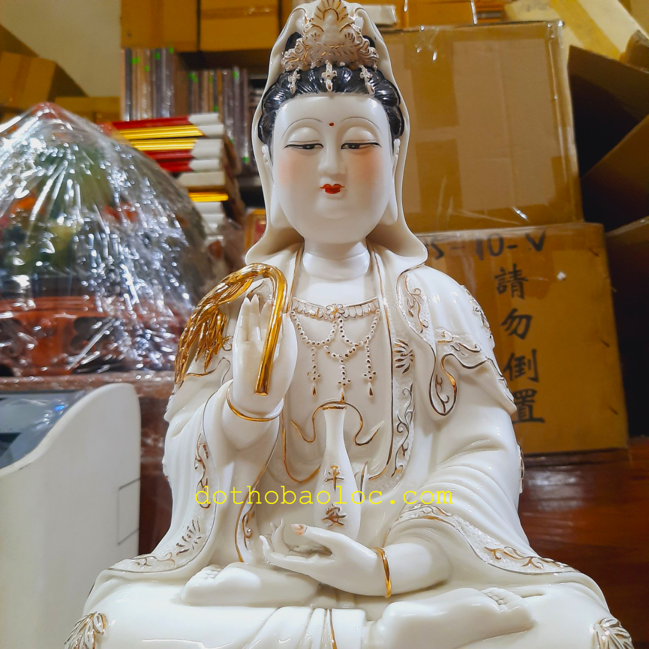 Tượng Quan Âm men sứ cao cấp màu trắng ngồi trên đài sen cao 40cm