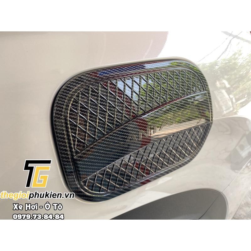 Ốp nắp đậy bình xăng Hyundai Santafe 2019-2021 vân Carbon