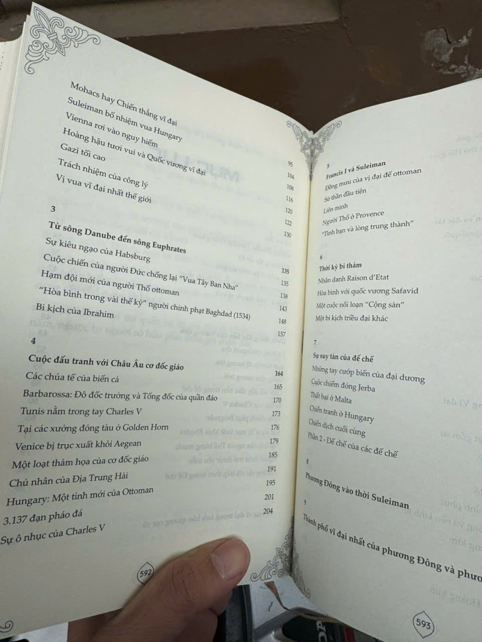 (Bìa cứng) SULEIMAN VĨ ĐẠI – TRIỀU ĐẠI HOÀNG KIM CỦA ĐẾ QUỐC OTTOMAN - André Clot - Bách Việt