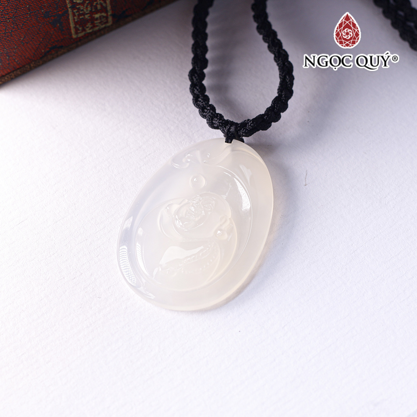 Mặt dây chuyền khắc hình Phật Di Lặc đá mã não trắng mệnh thủy, kim - Ngọc Quý Gemstones