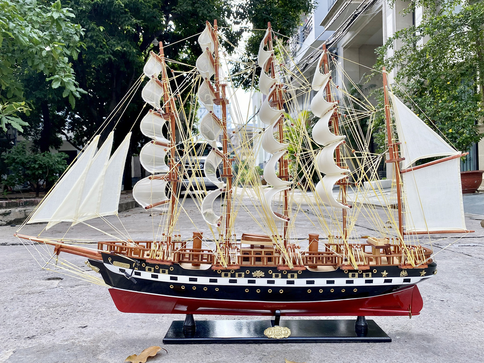 Thuyền gỗ trang trí France 2 Painted dài 104cm gỗ tự nhiên, mô hình thuyền buồm phong thủy, quà tặng khách hàng cao cấp