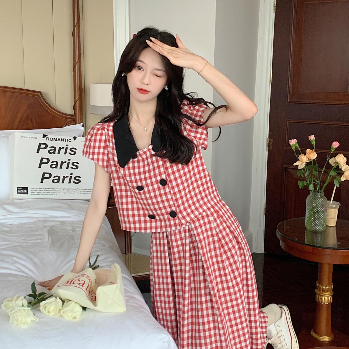 TOBE1SHOP Trang phục mùa hè kiểu Pháp, ca rô mềm mại, áo sơ mi hai hàng khuy, váy che thịt, váy nửa người gầy.