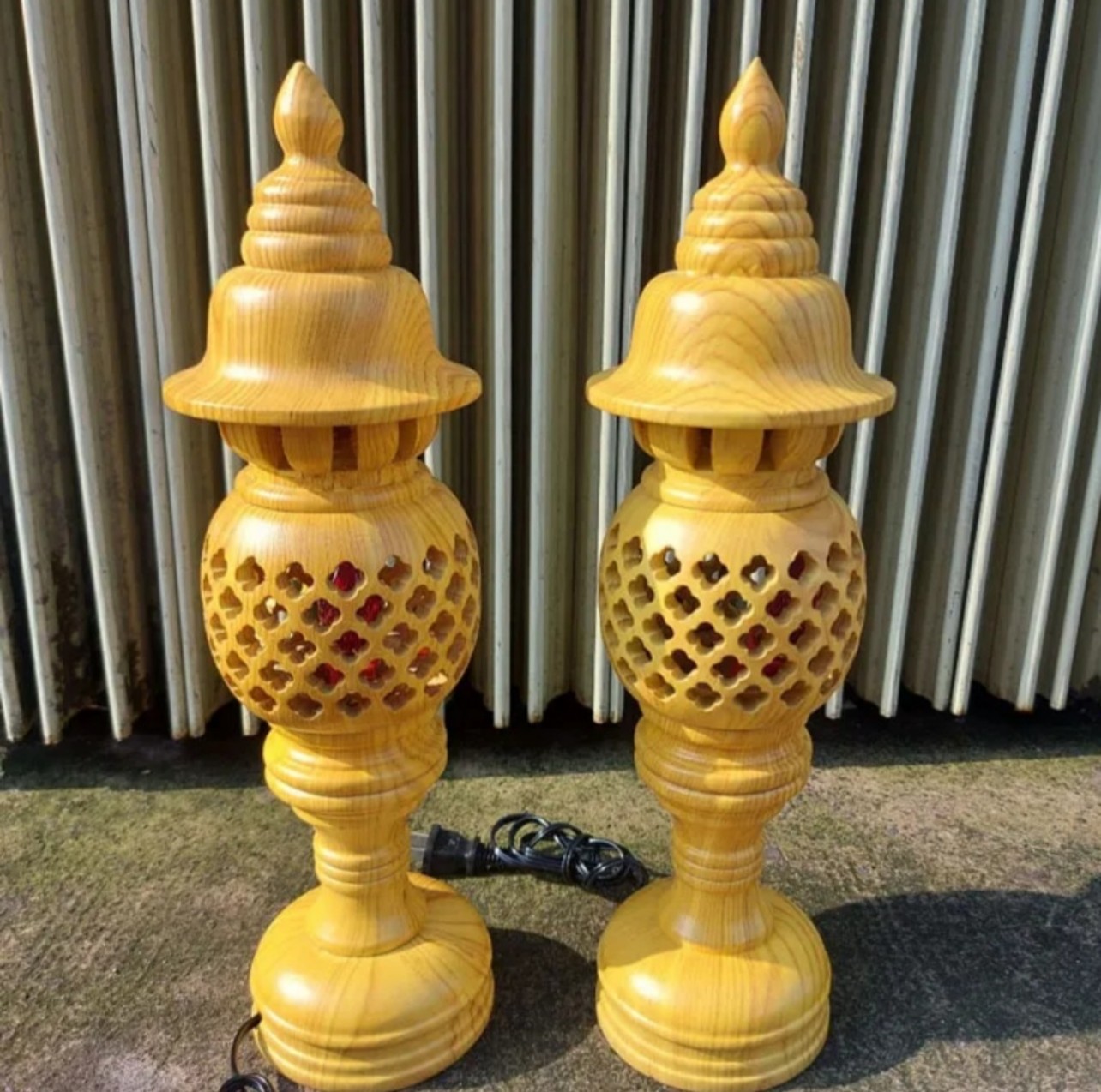 Cặp đèn tổ ông  gỗ cao 34 màu vàng vân siêu đẹp