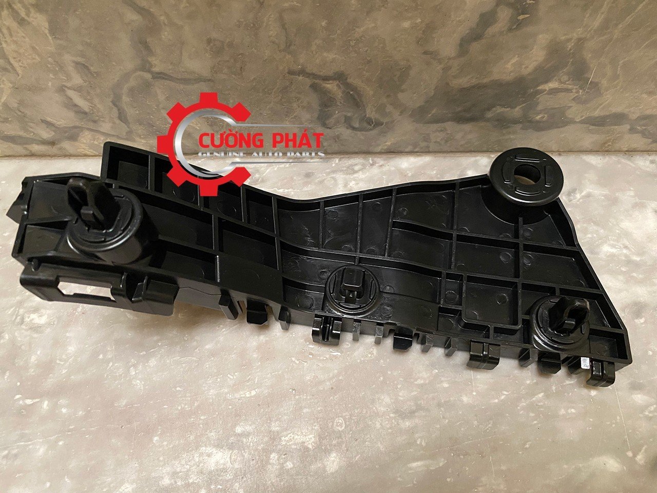 Giá cài cản trước Mitsubishi Xpander 2022-2023 mã bên phụ 6400L220