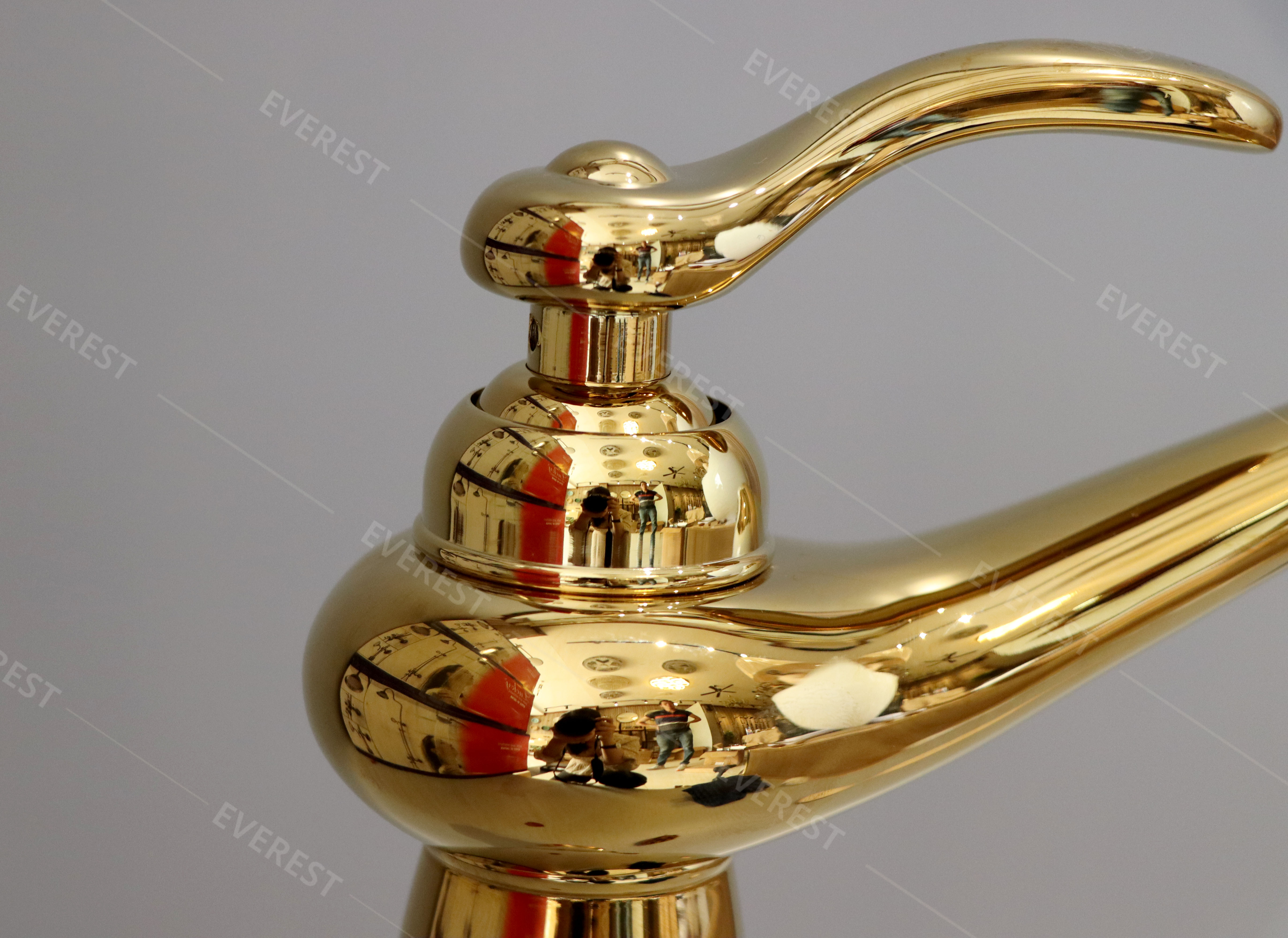 Vòi rửa mặt lavabo mạ vàng EVEREST EV-MV23