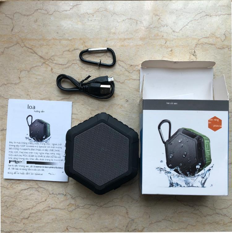 Thẻ hình lục giác chống nước 65 cấp phong cách mới nhất Loa Bluetooth ba âm thanh chống nhỏ âm thanh ngoài trời di động leo núi loa du lịch đa năng