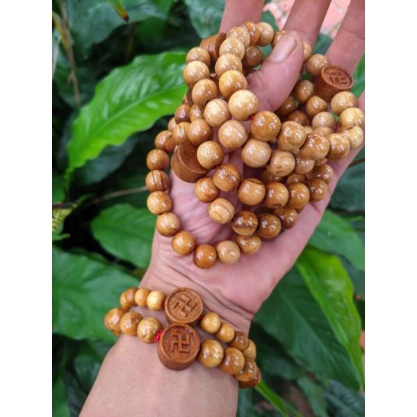 Vòng lắc tay nữ người lớn gỗ dâu tằm loại hạt 10 ly charm chữ vạn