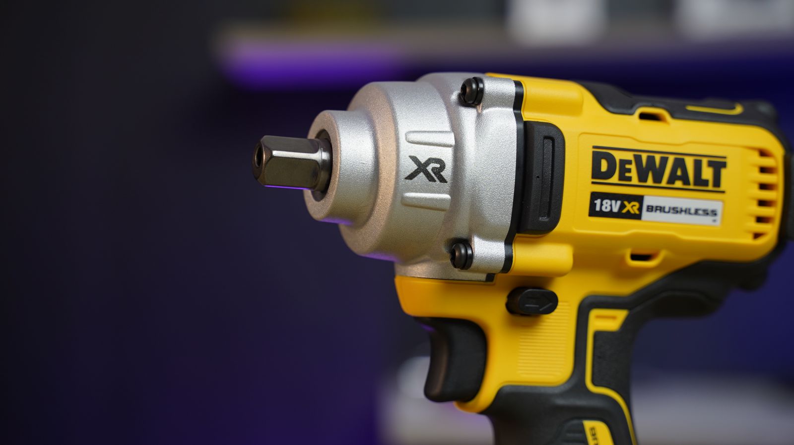 CHÍNH HÃNG - Thân máy vặn bu lông dùng pin 18V Dewalt DCF894 ( chưa pin, sạc)