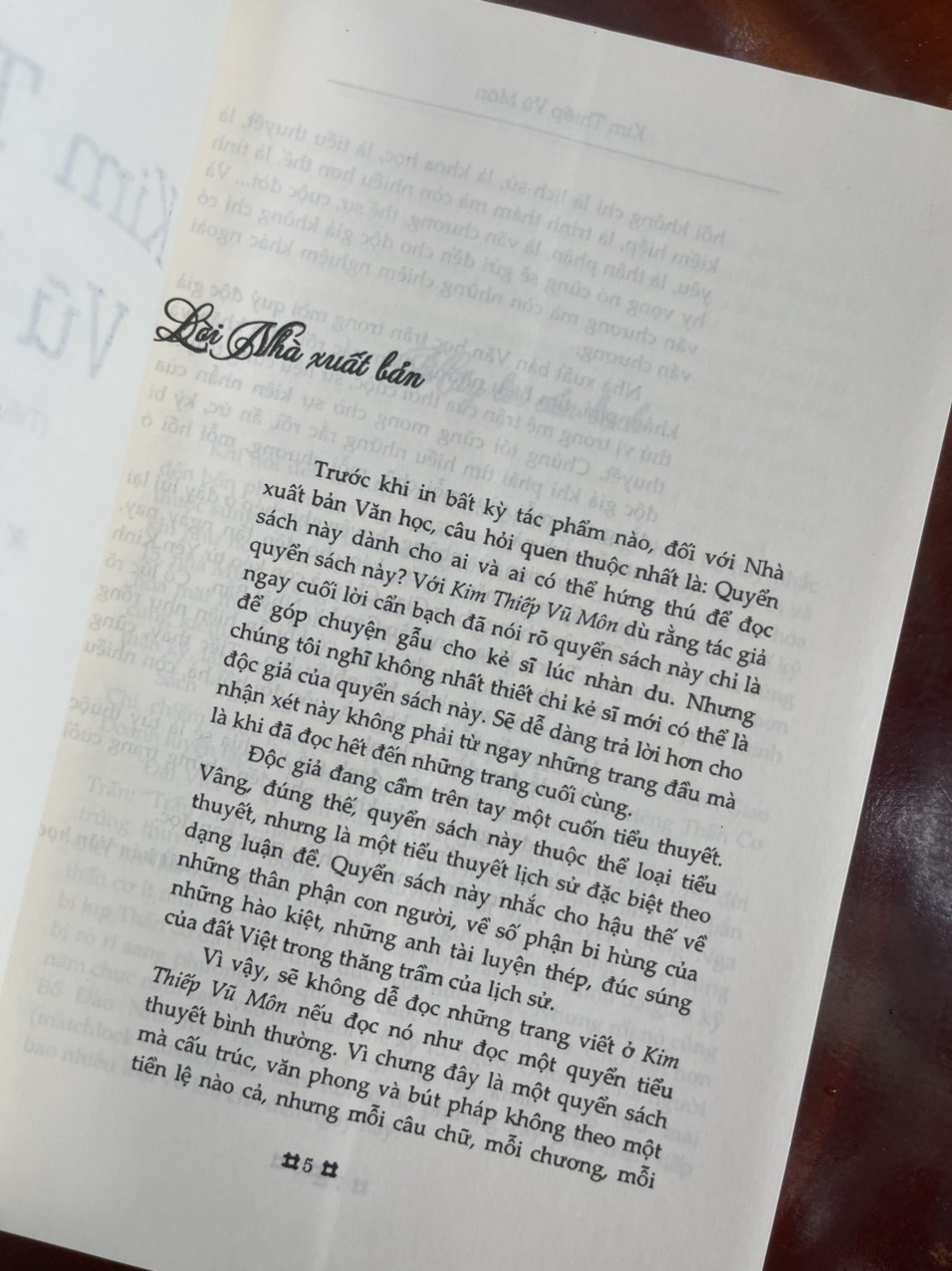 KHÔNG ĐẦU, KHÔNG CUỐI, KHÔNG BIẾT TẠI SAO – tuyển truyện ngắn báo Lao Động cuối tuần – NXB Văn học - Bìa mềm