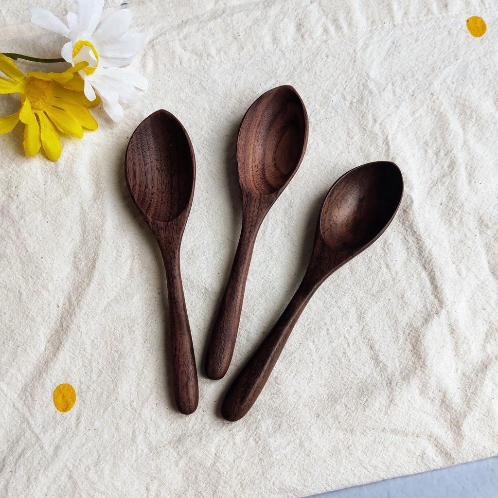 Thìa/Muỗng Óc Chó Tự Nhiên Miệng Méo 15.5x3.5cm, Thìa Ăn Cơm An Toàn, Thìa Chụp Ảnh Decor Xinh Xắn