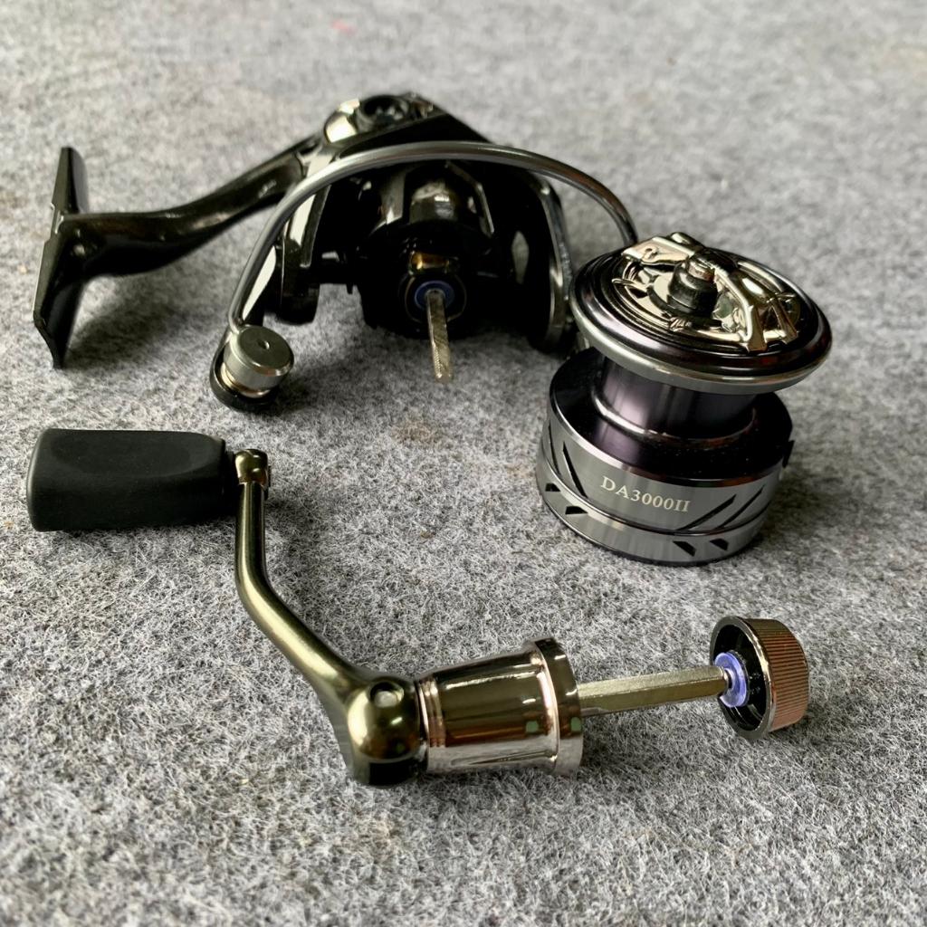 Bộ lure đứng cần BỌ CẠP TRẮNG độ cứng M carbon xoắn X + máy DEUKIO size 3000 thế hệ 2 tặng kèm dây dù PE