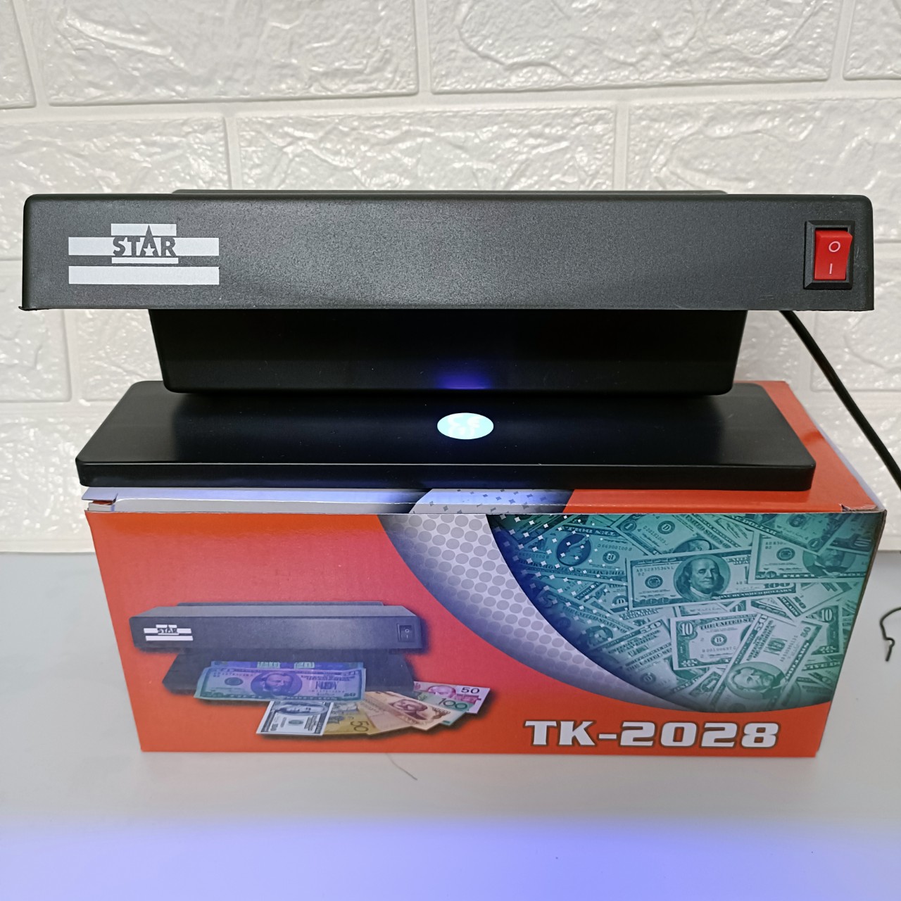 Chuẩn Hàng Đèn soi tiền, tem, giấy tờ, để bàn chuyên dụng tiện lợi, có tia UV, Model TK2028