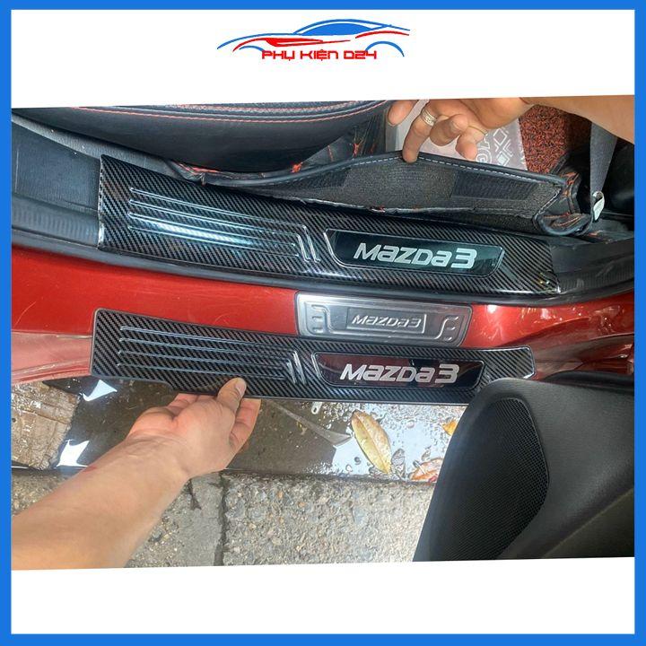 Bộ nẹp bước chân trong ngoài vân Cacbon xe Mazda 3 2015-2016-2017-2018-2019 chống trầy làm đẹp ô tô