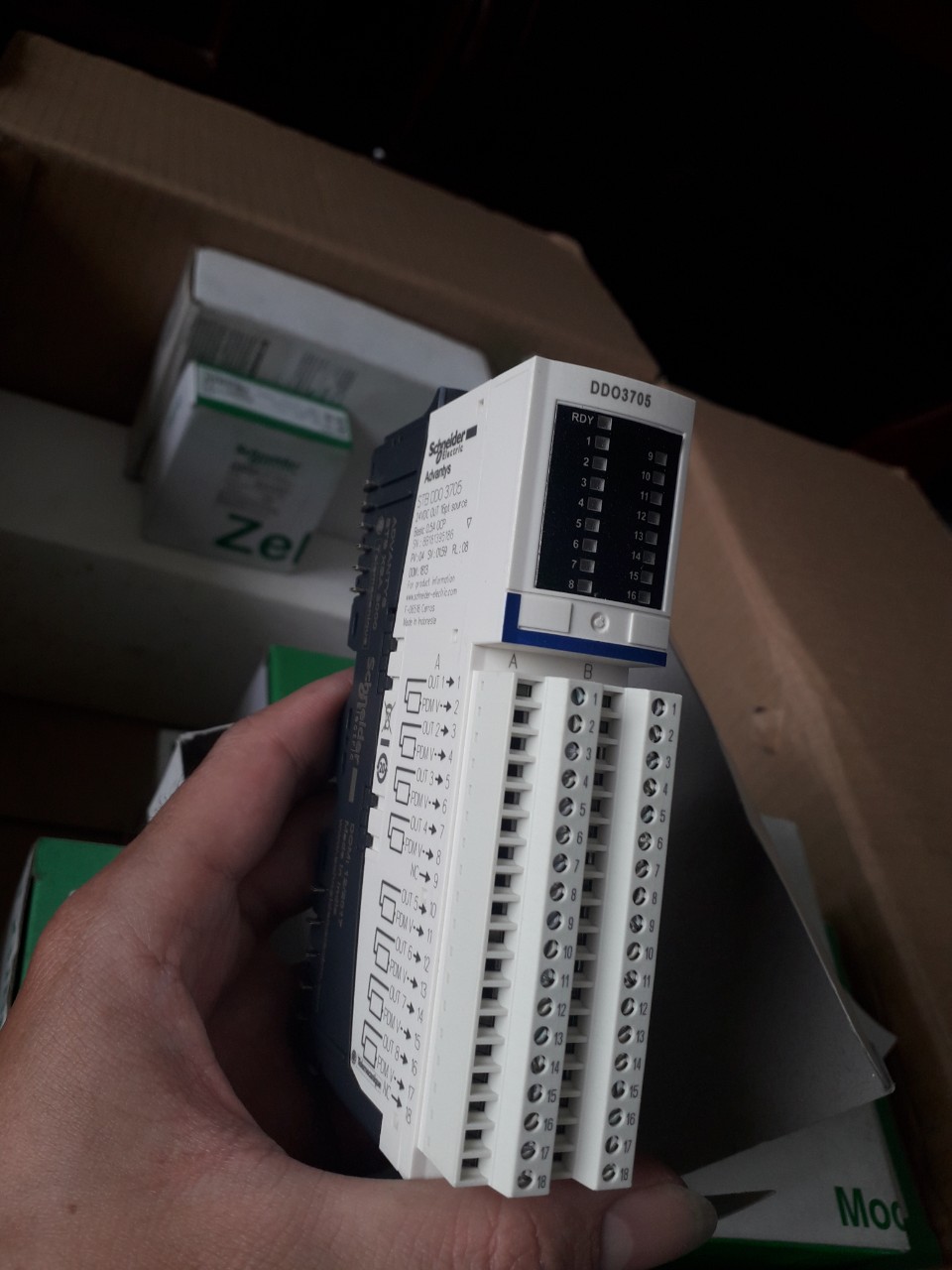 Mô đun STBDDO3705KS Schneider - modul đầu ra số STB DDO 3705 24 V DC - 16 DO Chính hãng