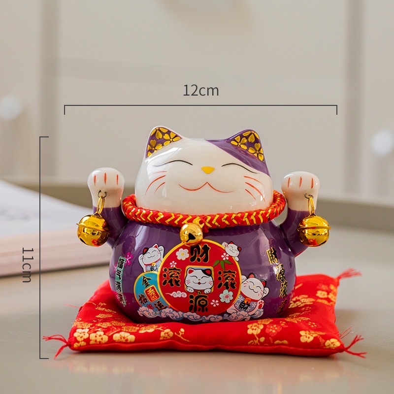 Mèo thần tài may mắn ,mèo lục lạc thu hút tài lộc có khe để tiền , kèm đệm cao để bàn hoặc làm quà tặng , trang trí bàn làm việc rất đẹp và ý nghĩa
