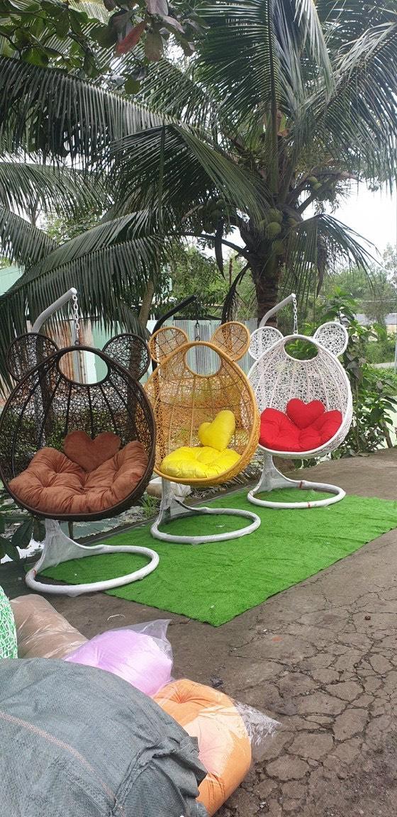 Xích đu sân vườn tai thỏ màu trắng tinh khôi siêu đẹp