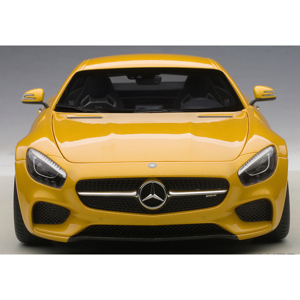 Xe Mô Hình Mercedes-Amg Gt S 1:18 Autoart - 76314 (Vàng)