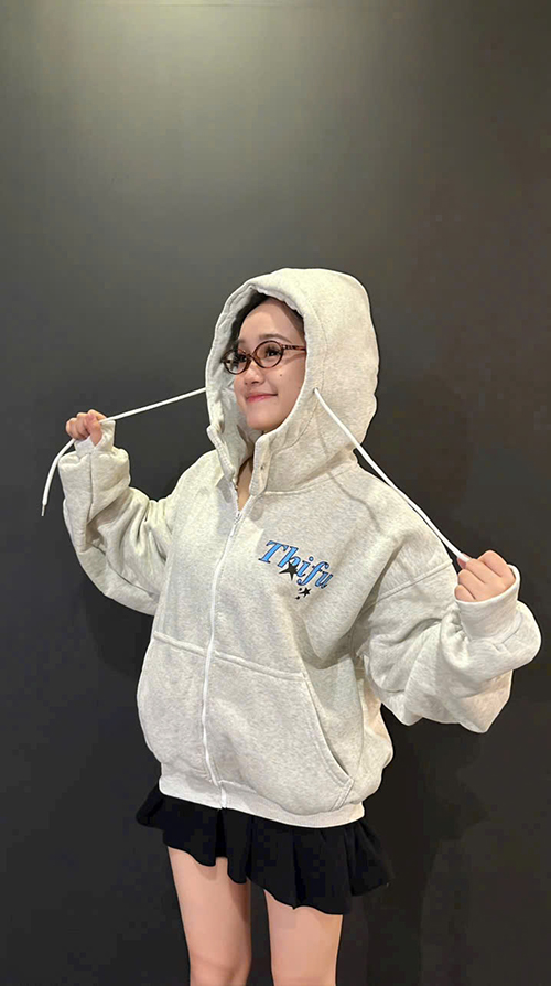 Áo Khoác Nỉ xuất khẩu dày mịn, nón to 2 lớp vải,nón có nút bấm, bo gân, form boxy dưới 65kg. logo in nổi to bự.có túi trong