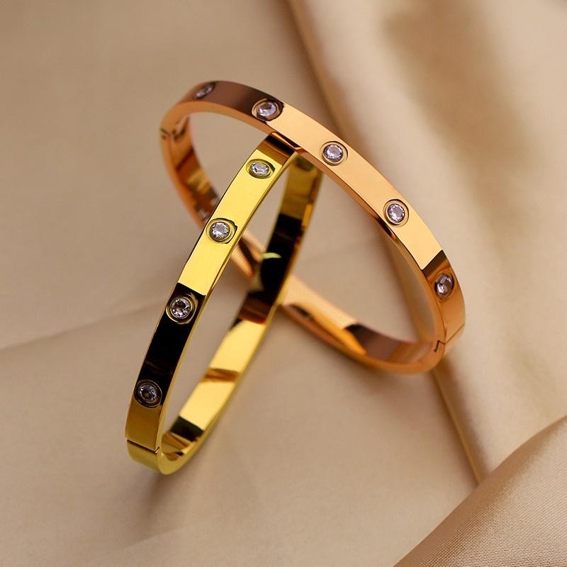B5 Vòng Tay Nữ cuff Carti Đính Ngọc Titan Không Đen Sáng Đẹp Ring House