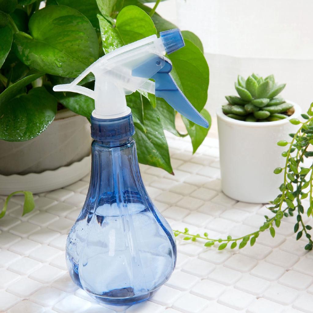 Bình xịt nước tưới cây
