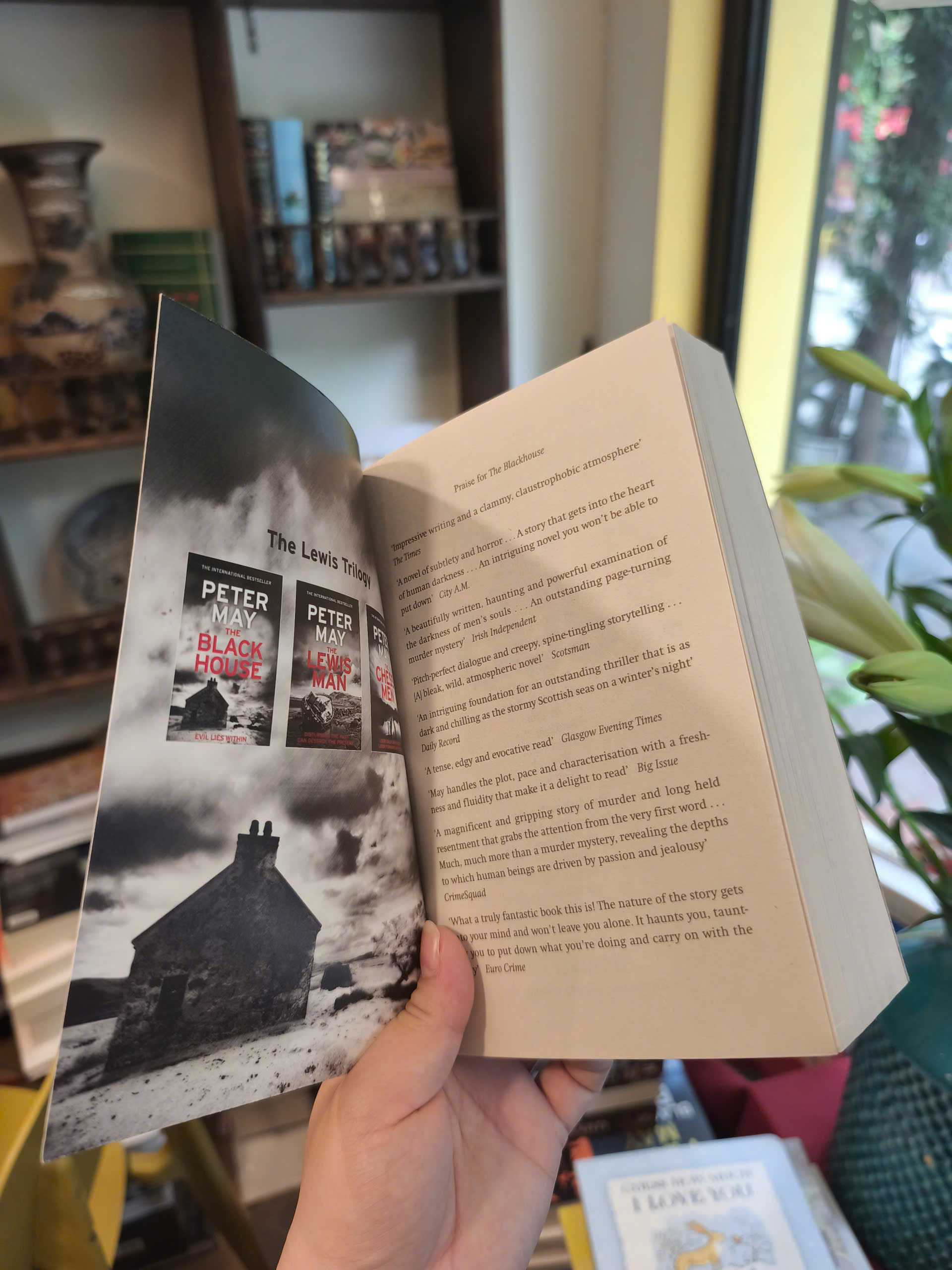 Sách - The Blackhouse (Lewis Trilogy Book #1) by Peter May | Mystery / Crime / Ngoại văn Nhập khẩu